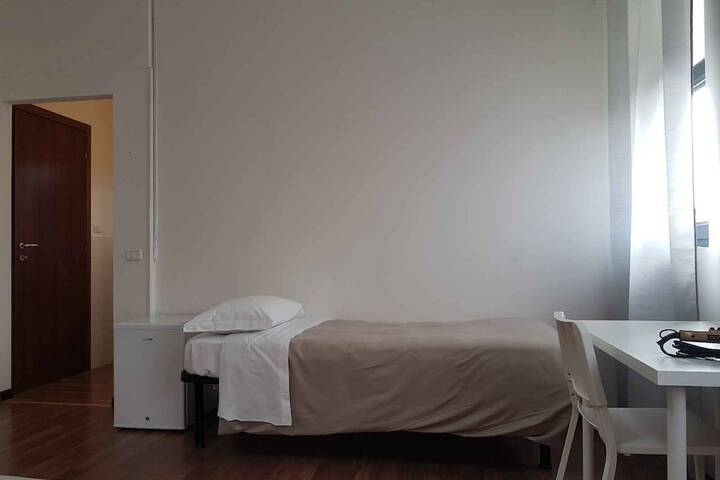 Room 20 of 33