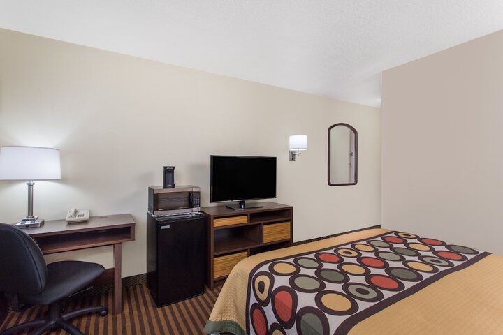 1 Queen Bed (14 of 14)