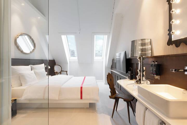 Room 40 of 127
