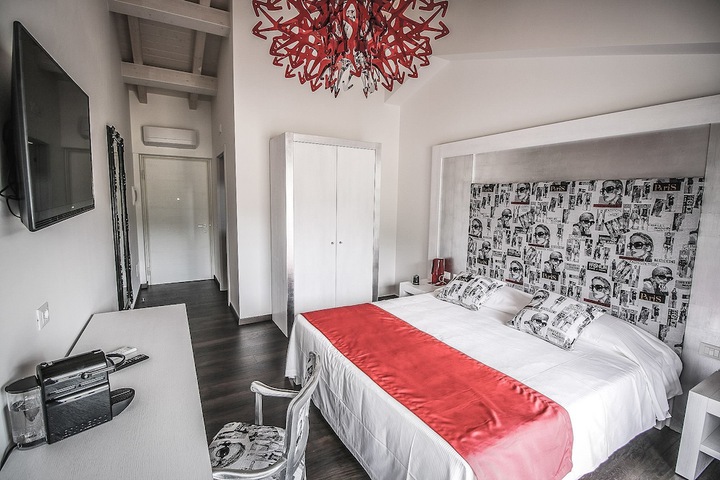 Room 2 of 53