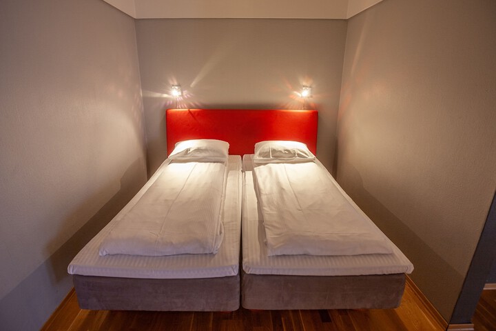 Room 17 of 31