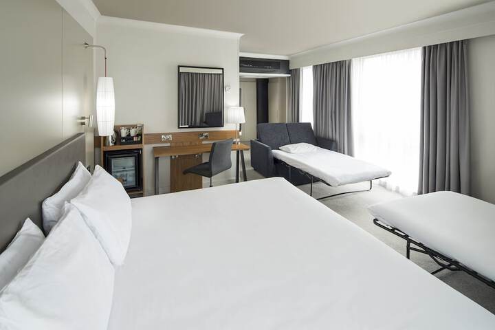 Room 28 of 137