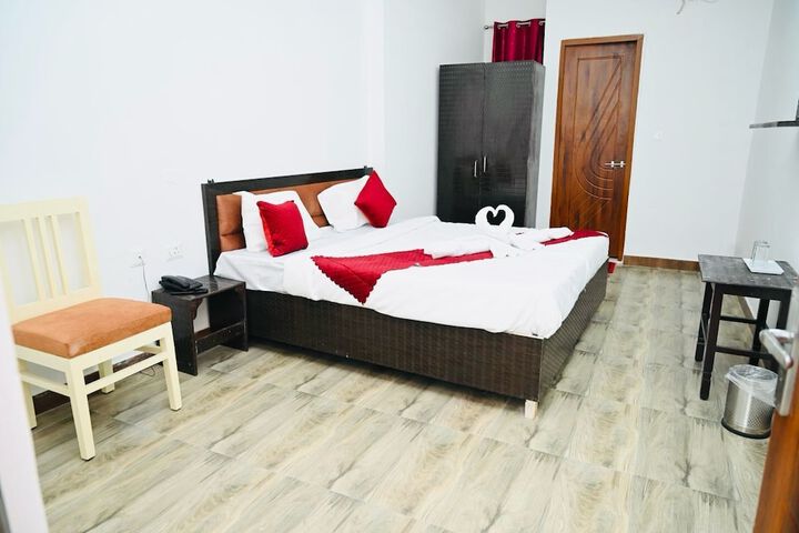 Room 10 of 24
