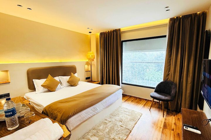 Room 52 of 104