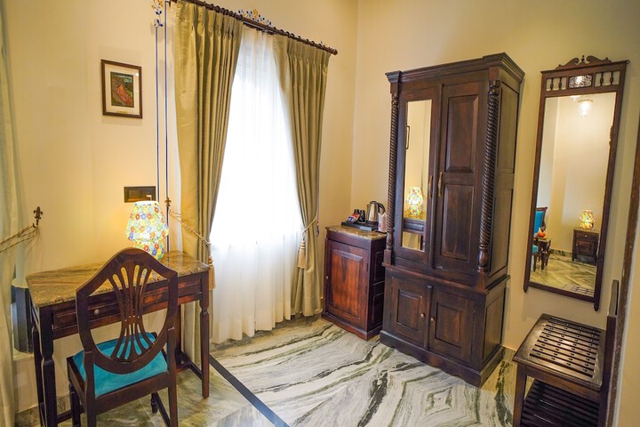 Room 17 of 47