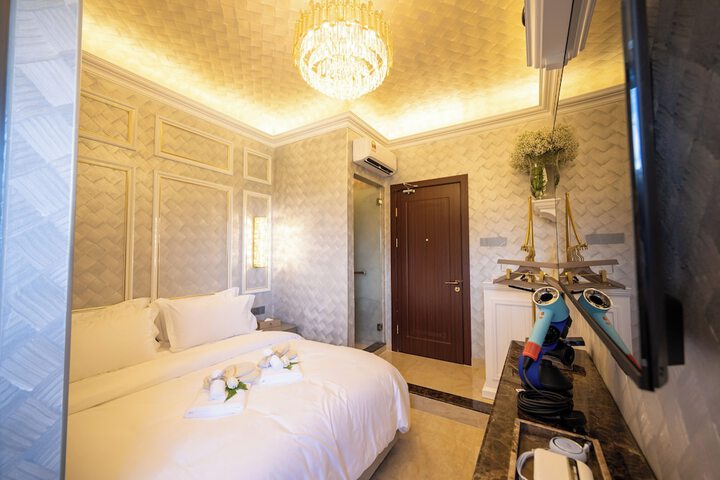 Room 150 of 285