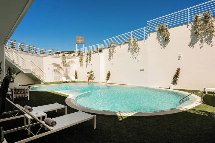 Pool 48 of 76