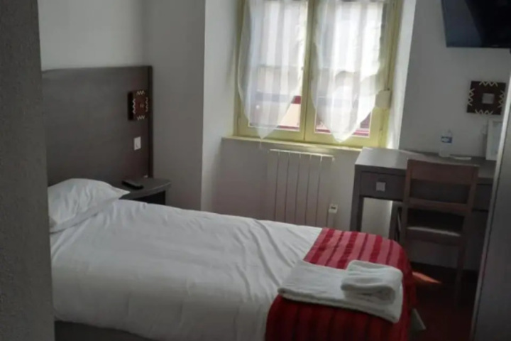 Room 6 of 13