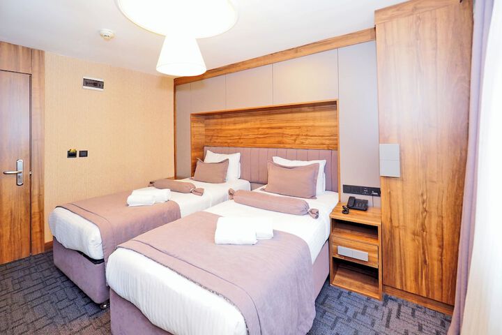 Room 8 of 38