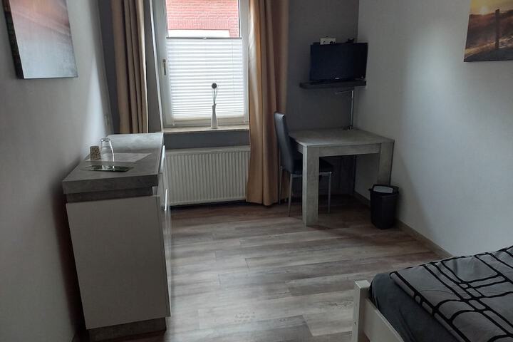 Room 8 of 26