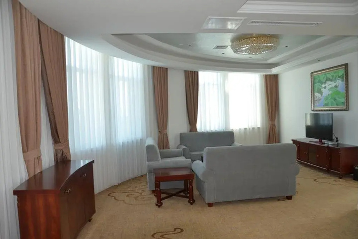 Room 8 of 8