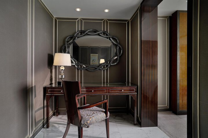 Room 43 of 114