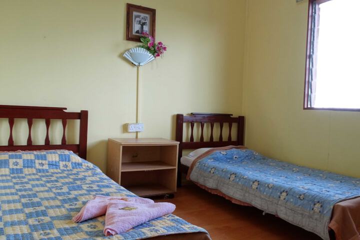 Room 9 of 34