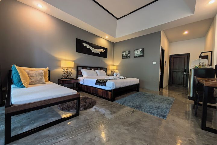 Room 5 of 99
