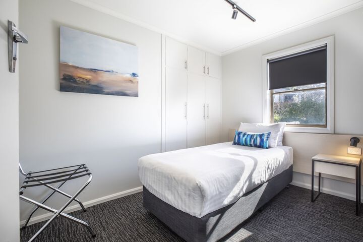 Room 6 of 38