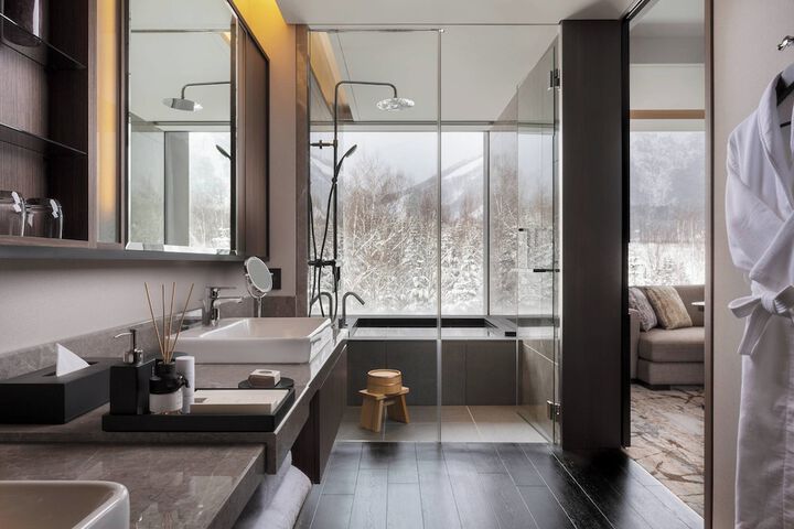 Room 27 of 47