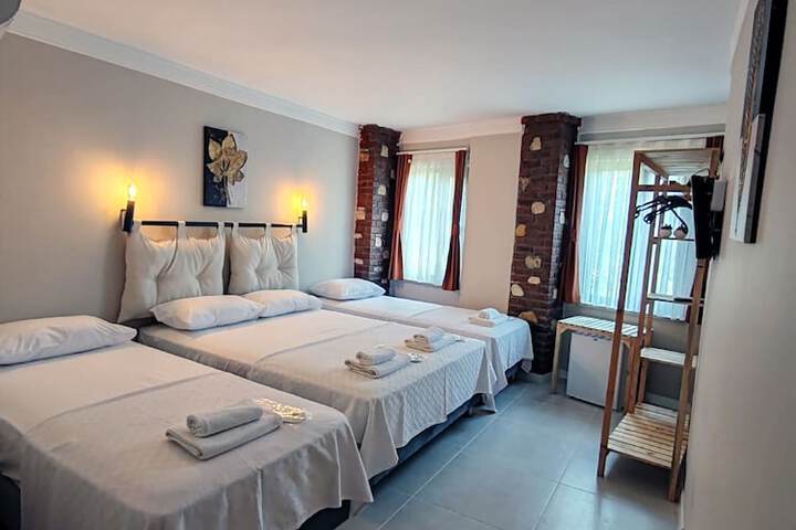 Room 7 of 33