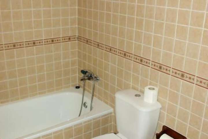 Room 6 of 10