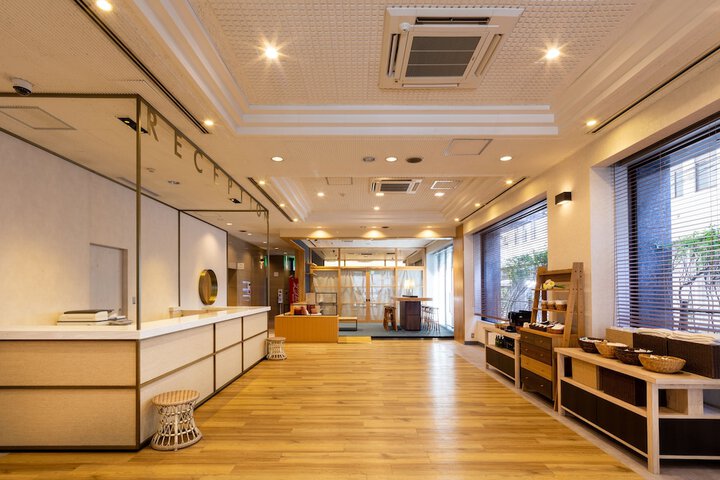Entrance & Lobby
