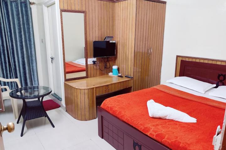 Room 3 of 8