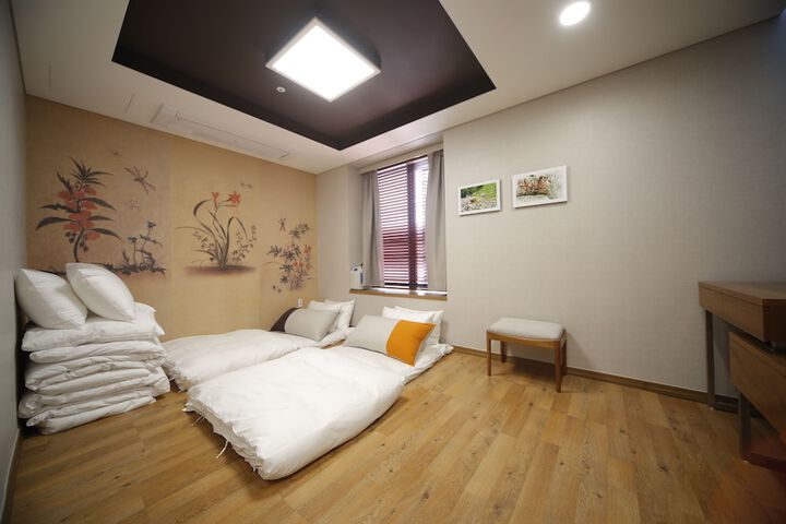 Room 5 of 49