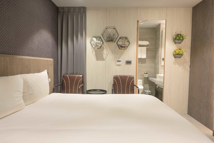 Room 47 of 119