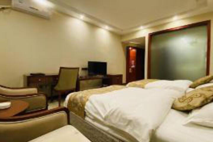 Room 16 of 18