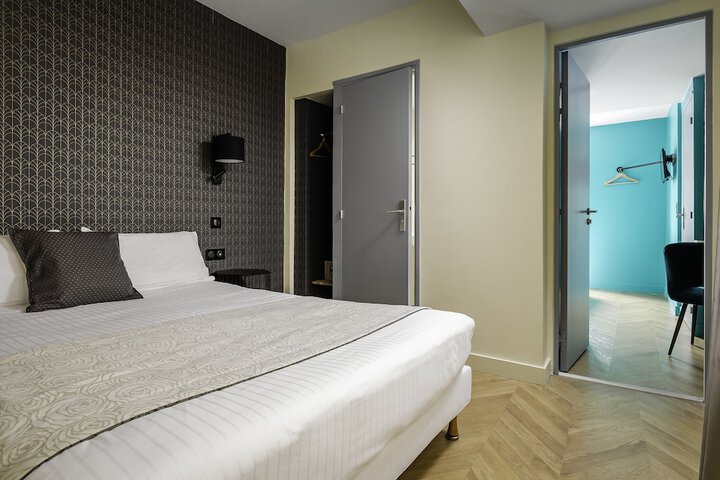 Room 7 of 33