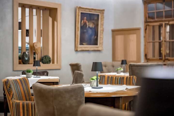 Dining 136 of 180
