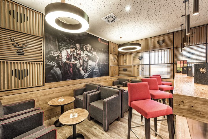Lounge 60 of 68