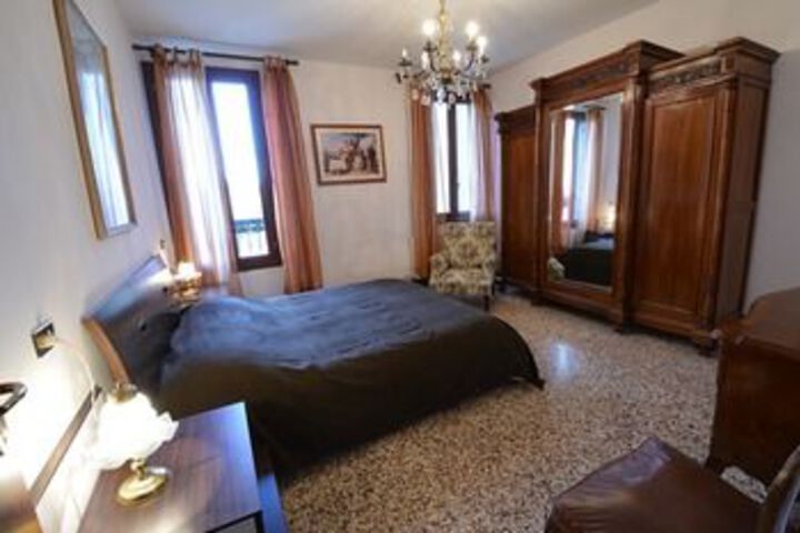 Room 13 of 30
