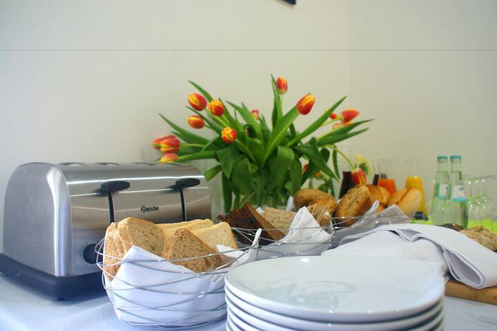 Dining 30 of 42