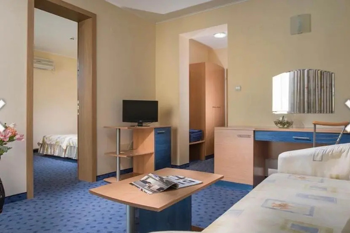 Room 2 of 7