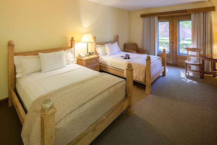 2 Double Beds (3 of 4)