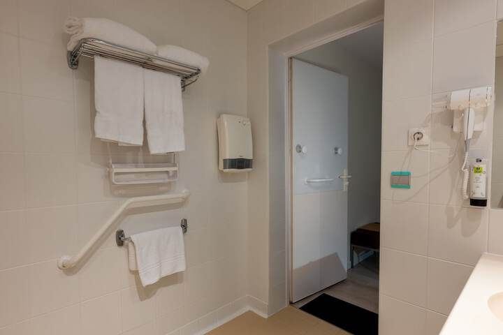 Room 34 of 51