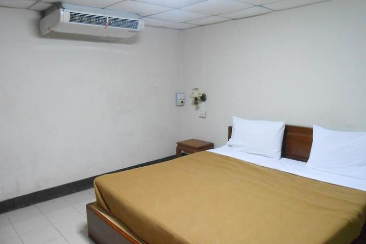 Room 9 of 25