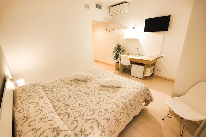 Room 2 of 40
