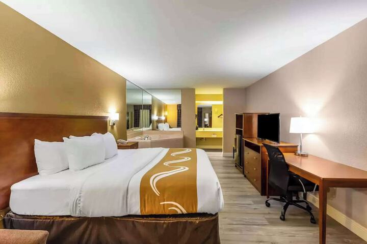 1 King Bed (6 of 33)
