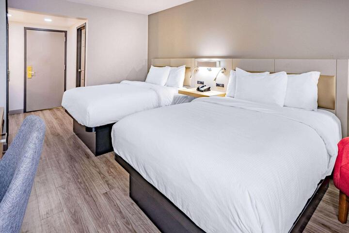2 Queen Beds (3 of 5)