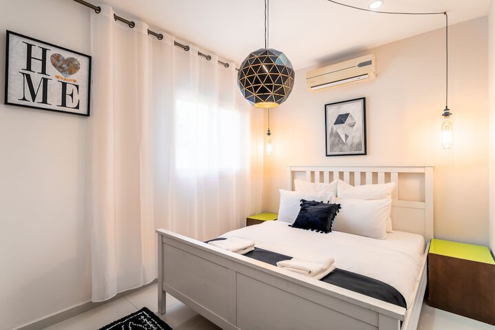 Room 7 of 74