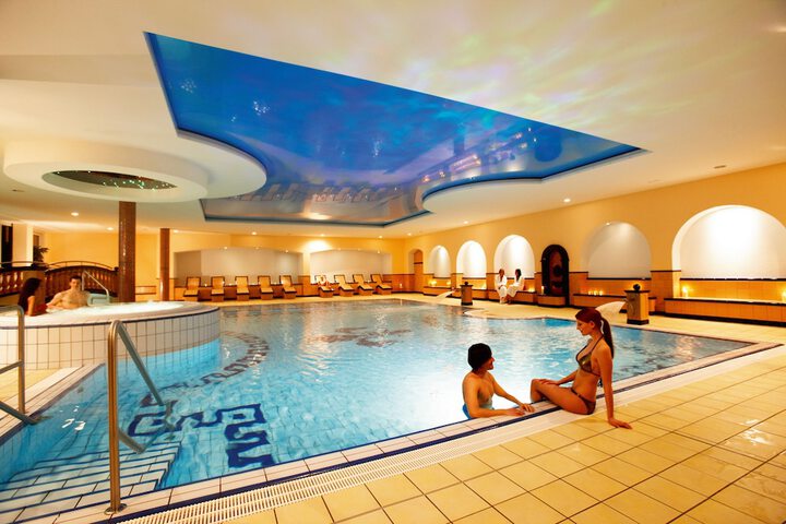 Pool Hotel