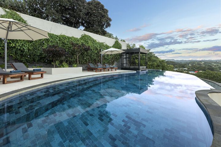 Pool Hotel