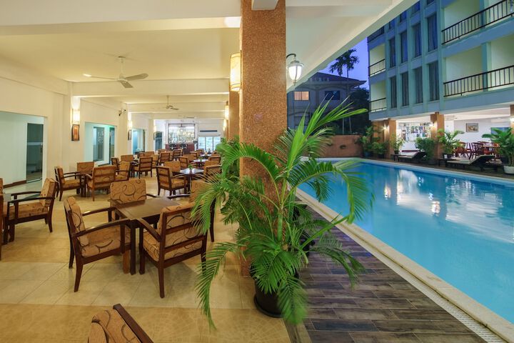 Hotel Exterior 83 of 95