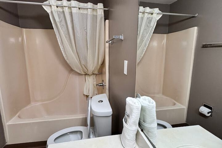 Room 8 of 13