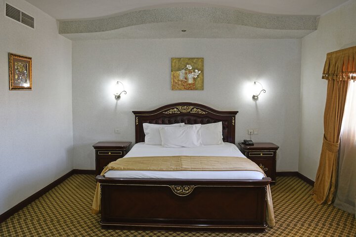 Room 4 of 66