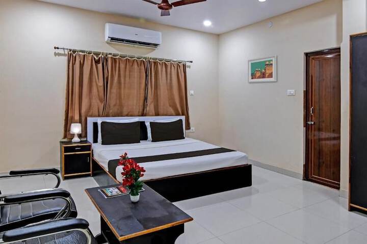 Room 17 of 28