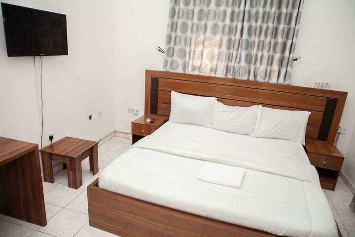 Room 8 of 23