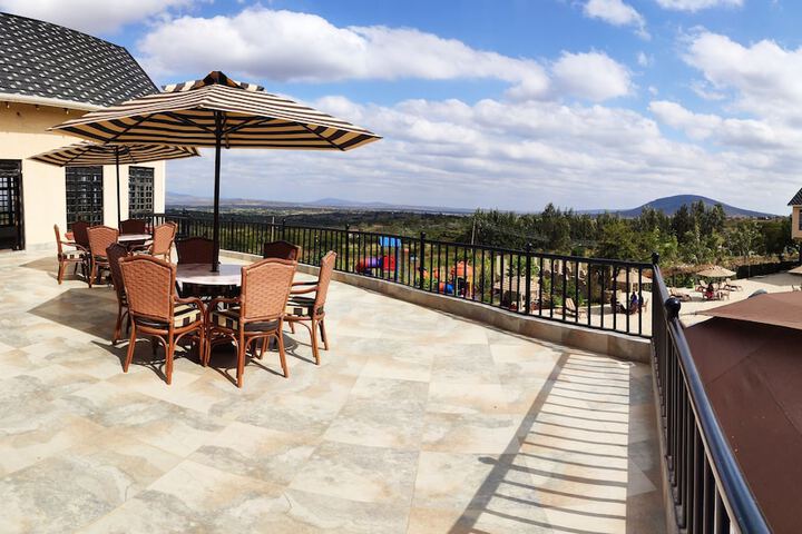 Sundeck 25 of 27