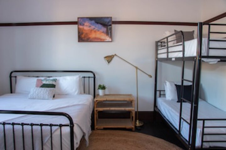 Room 13 of 192
