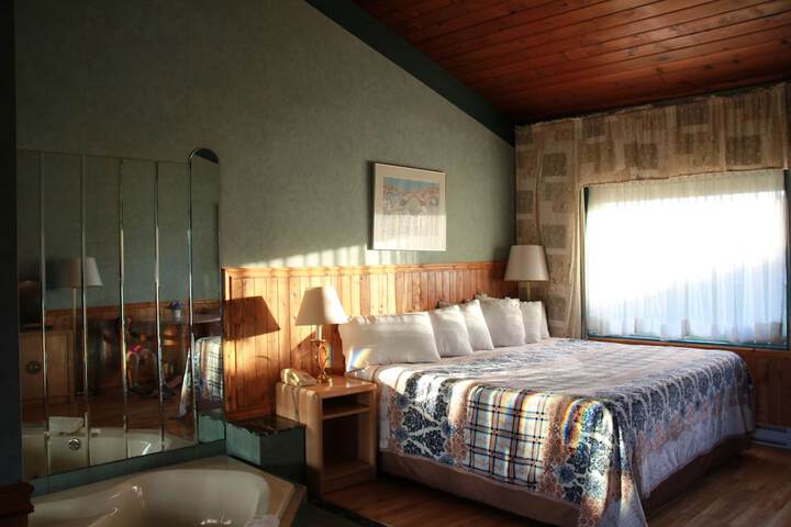 Superior Room 1 King Bed Jetted Tub Pool View Hardwood Floors (2 of 8)